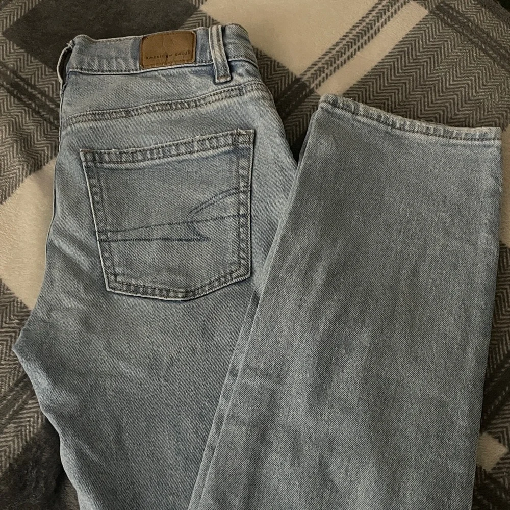 American Eagle Outfitters Women's Straight Leg Jeans in Light Blue - Picture 1 of 5